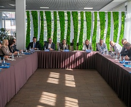 Круглый стол представителей Федерации профсоюзов Беларуси, ведущих общественных объединений и политических партий страны.